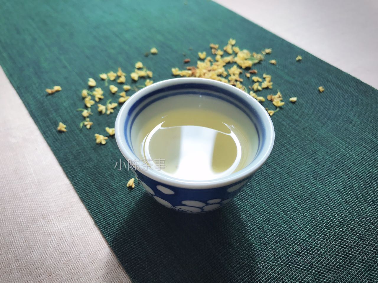 白茶饼受潮什么颜色,白茶饼有发霉味