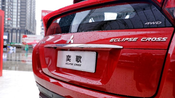 广汽三菱奕歌雪地越野视频,广汽三菱奕歌2021