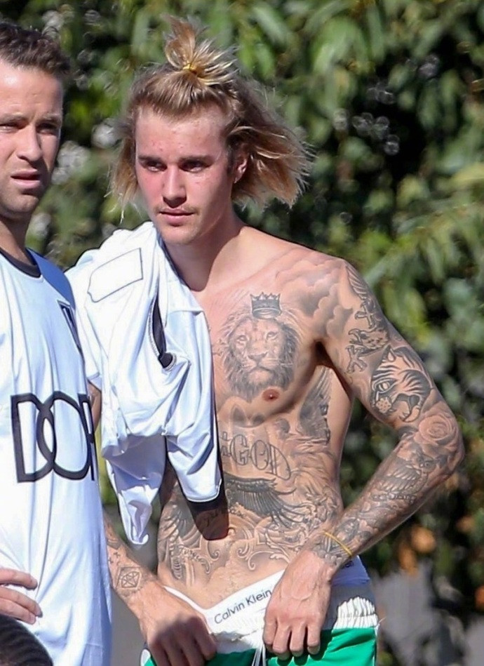 彻底放飞自我腾格尔完整版,比伯现在的状态