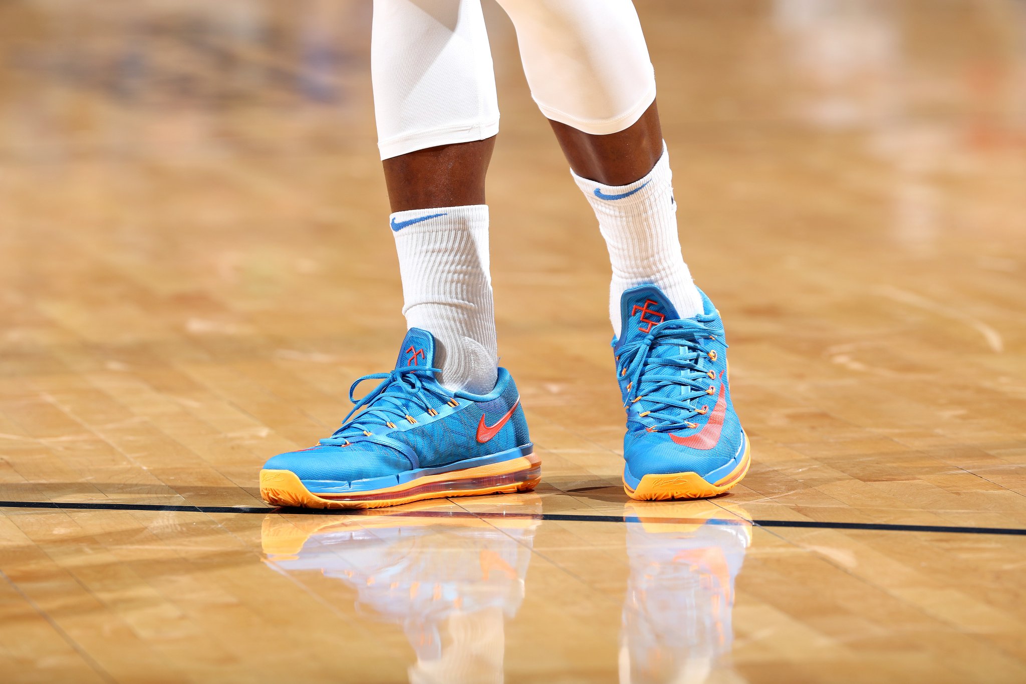 NBA赛场篮球鞋今日集锦，杜兰特脚上的球鞋比他的表现更耀眼