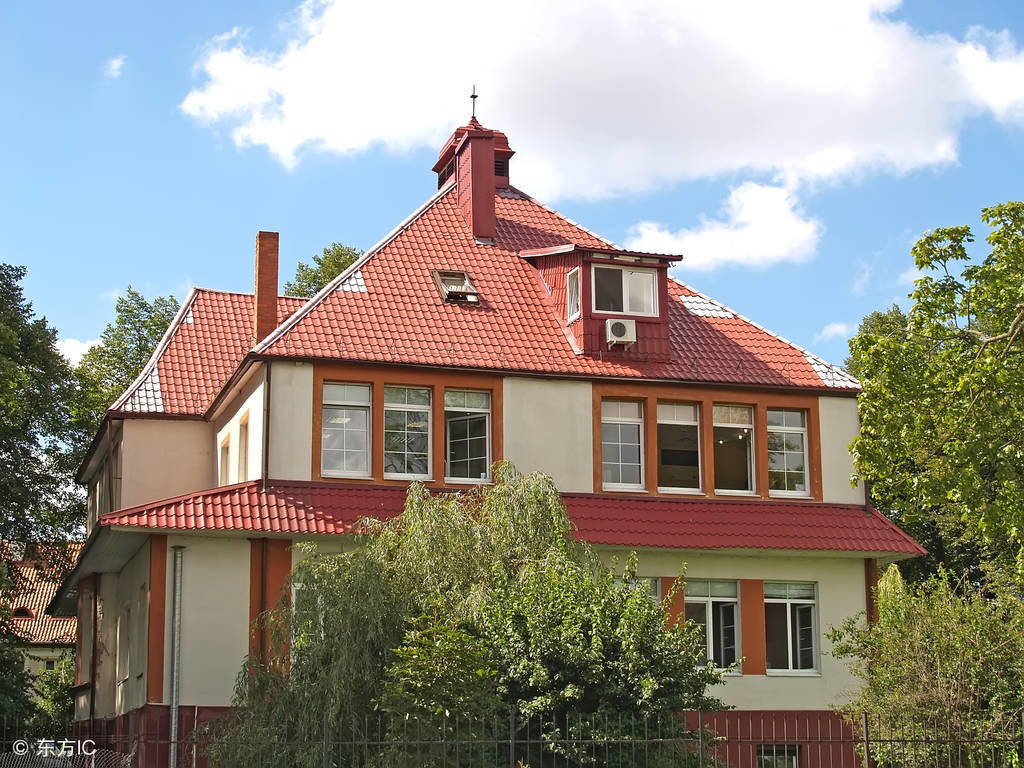 如今盖房屋顶用这种瓦！便宜又结实，台风都刮不跑，难怪大火