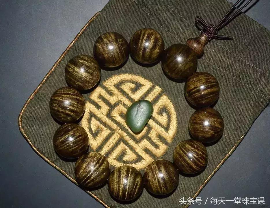 有香味的手串比香水好,散发香味的手串适合女生