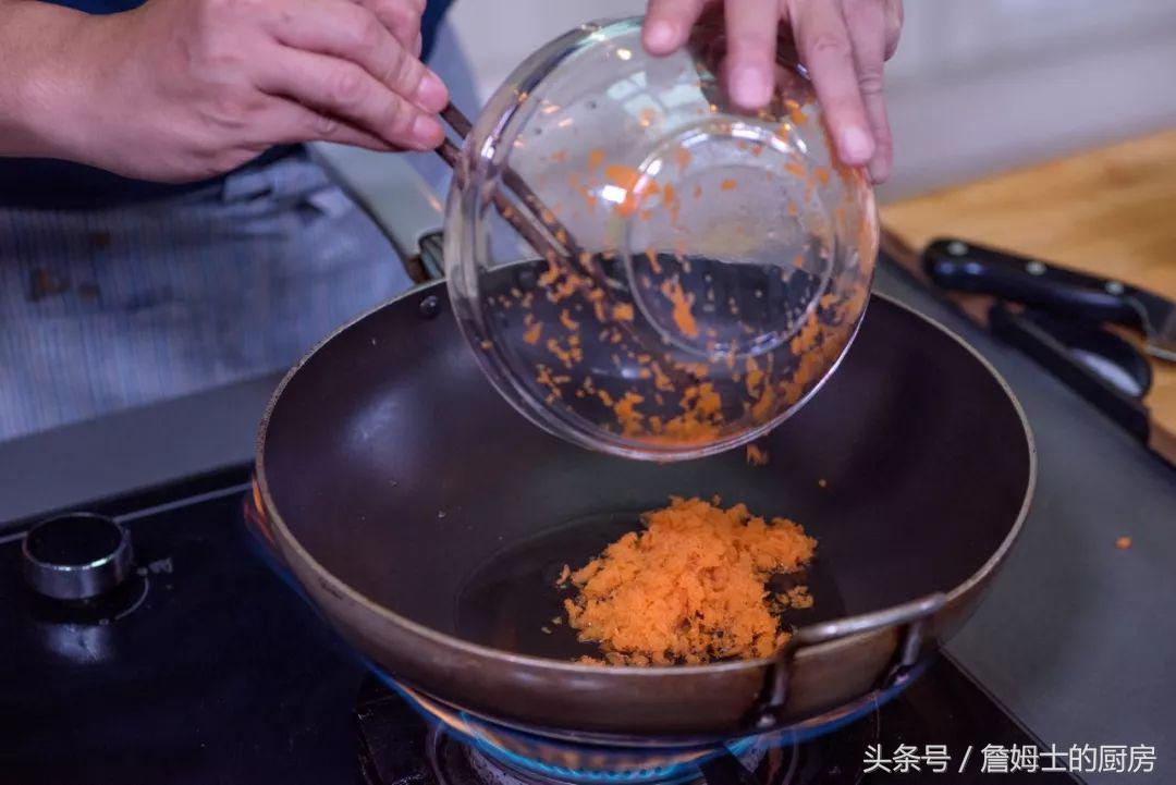 5分钟教你做蟹黄豆腐煲,没有蟹黄的蟹黄炒饭