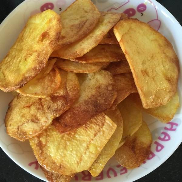 烤薯片与炸薯片哪个健康,非油炸薯片和油炸薯片的区别