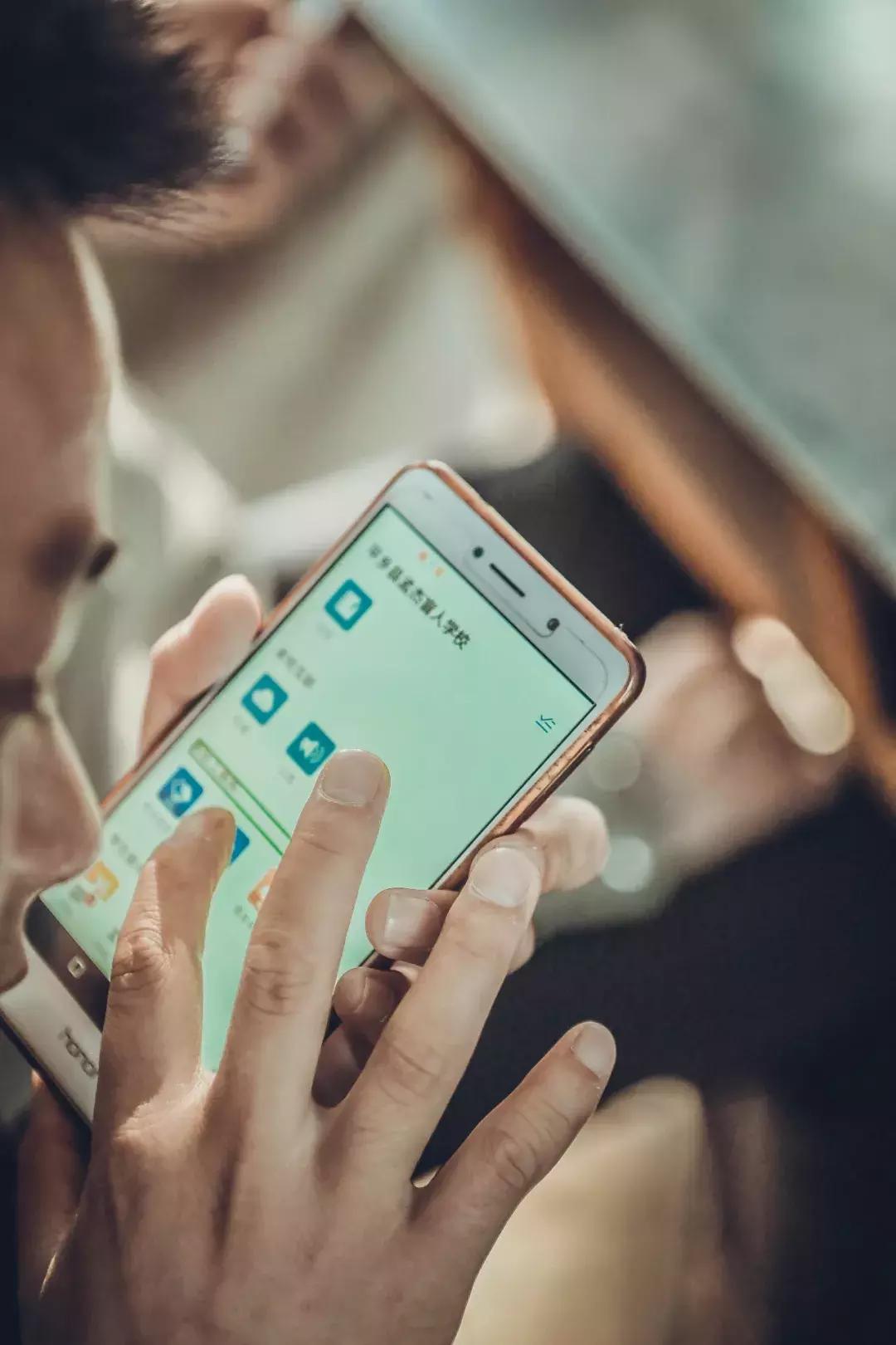 1024程序员节，这个不懂代码的小学校长做了三十年来没人做过的事