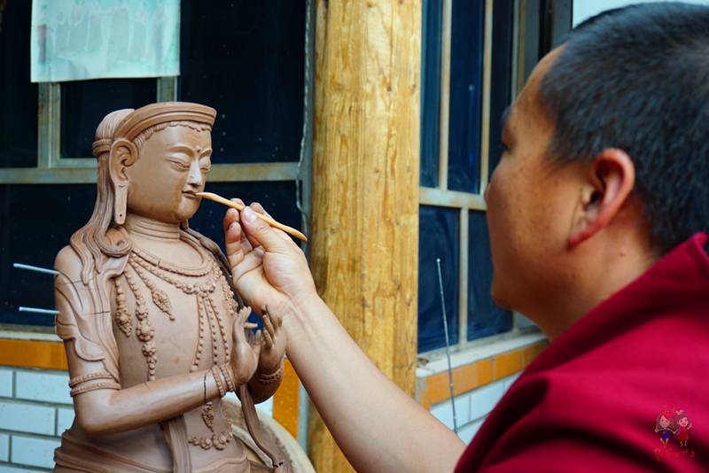 为什么藏人都说喇嘛最聪明?探秘青藏高原寺中的灵魂密码师