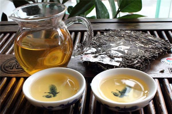 2003年易武落水洞野生古树茶生茶,2017云南云冠金易武古树茶价格表