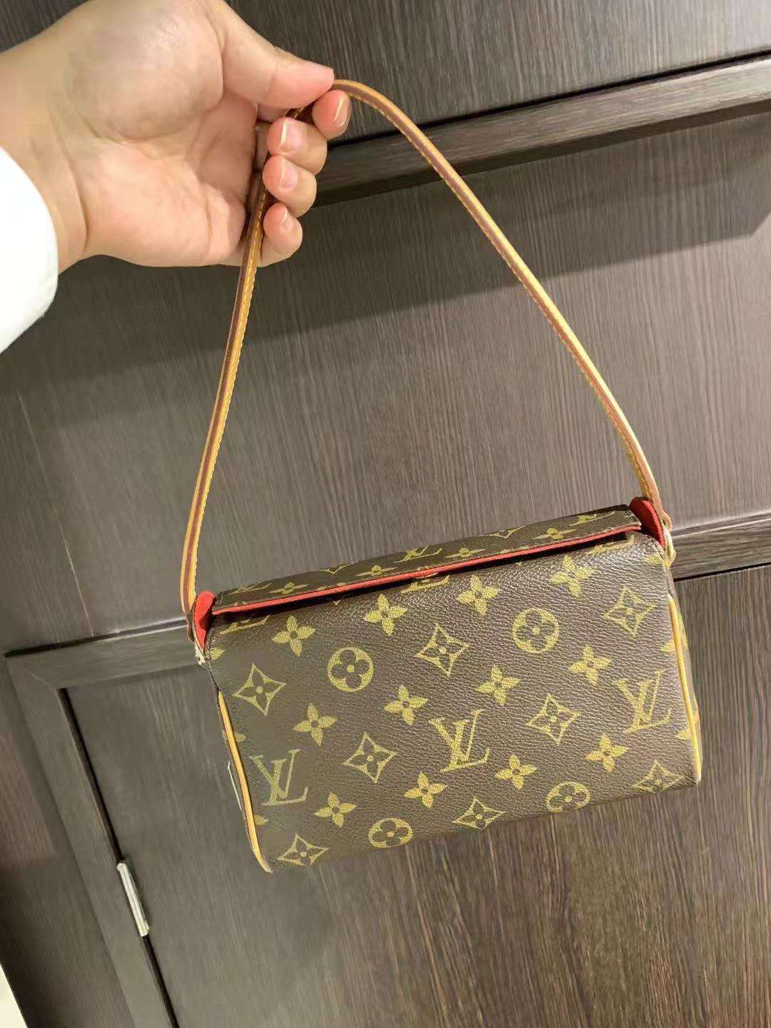 原来冲绳的二手中古店这么好逛，几百块巴宝莉，LV旅行包才4千！