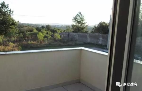 轻钢别墅是怎么建起来的,农村小伙花300万建1000平别墅