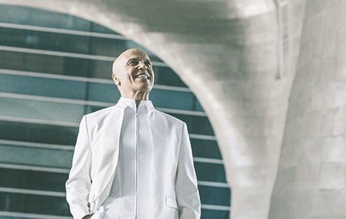 灵性大师班海外课出现祼体秀安裘密公司:个别人行为已受谴责