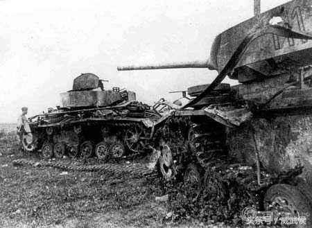 坦克被击中后，里面的坦克兵是什么情况，生还几率有多少？