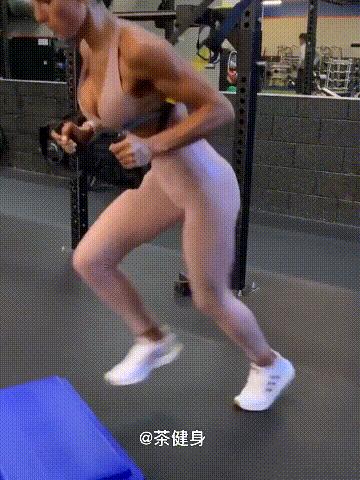 腿粗不是病，但是粗腿可以毁掉你的身材，4个动作飙汗燃脂瘦大腿