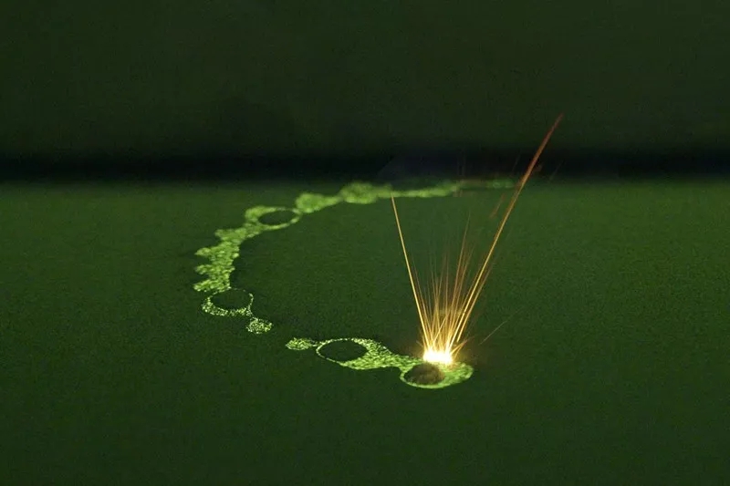 两三百块的烤瓷牙怎样,3000块的烤瓷牙