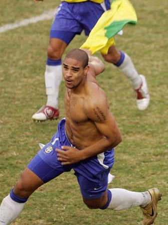 他曾是媲美大罗的天才,因父亲去世而堕落,只有36岁,却像50岁