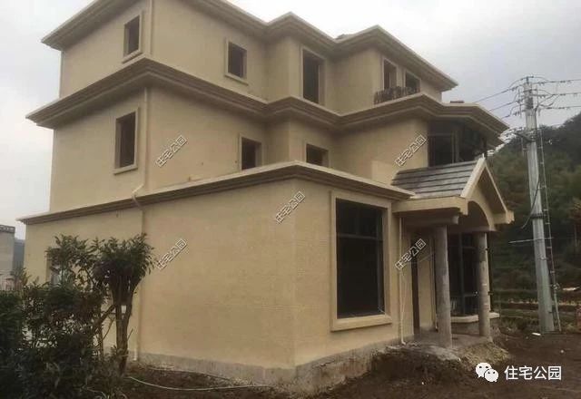 农村自建房三层小别墅真实视频,2022年河南自建房包工280一平贵吗