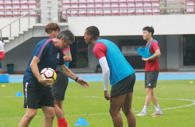 卡罗与大连一方会合？斩落超越冲超梦想不灭！深沪对决拒绝掉链子