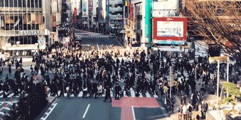 这是个很难让人心平气和的时代，你知道30岁月薪5万的人经历过什么