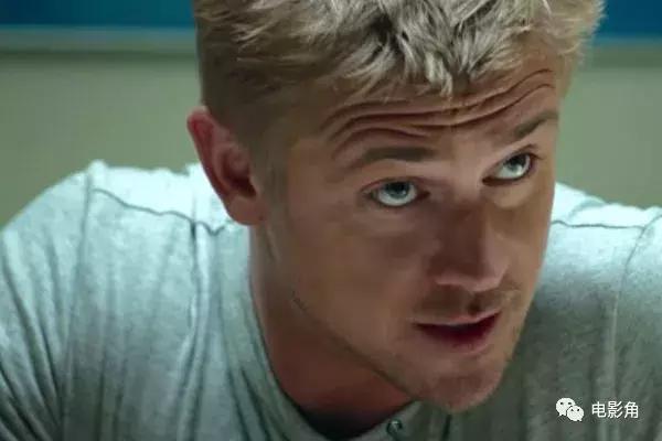 铁血战士不卡bug成就怎么做,铁血战士打不过就隐身