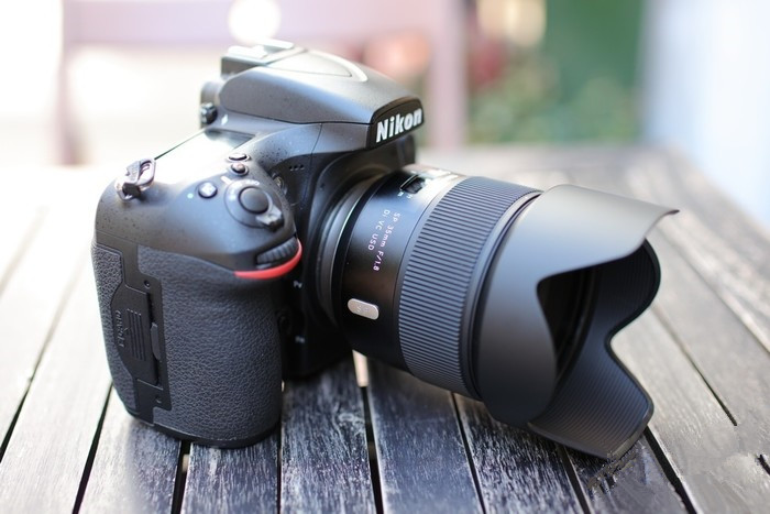 腾龙性价比最高的大变焦镜头推荐,腾龙35mm1.8定焦镜头值得买吗