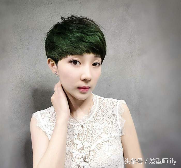 适合发量多且蓬的短发烫,露耳短发蓬松烫什么样的