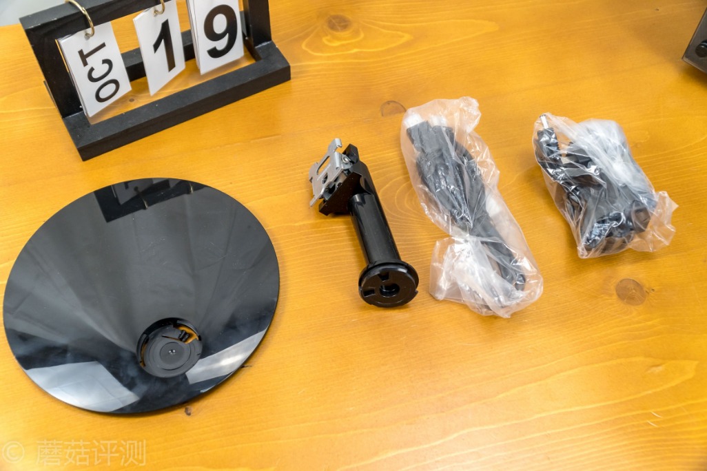 惠科27寸曲面显示器c270w拆解,惠科27qc显示器评测