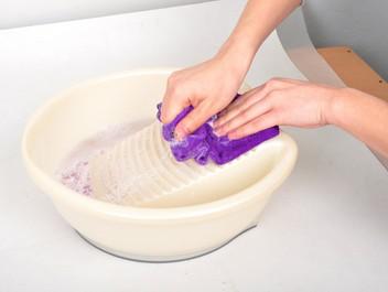 大姨妈的血渍怎么洗才能干净,大姨妈的血渍弄在床上怎么洗