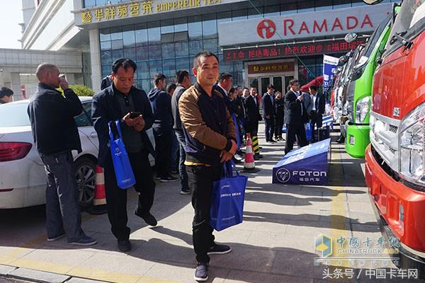 一场答谢会瞬间卖出福田瑞沃中卡88台，当问及缘由时，卡友这样说