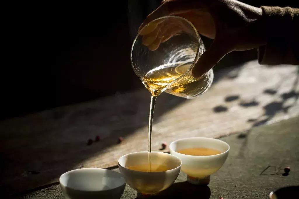 什么茶汤最好香浓厚,一杯茶的滋味视频