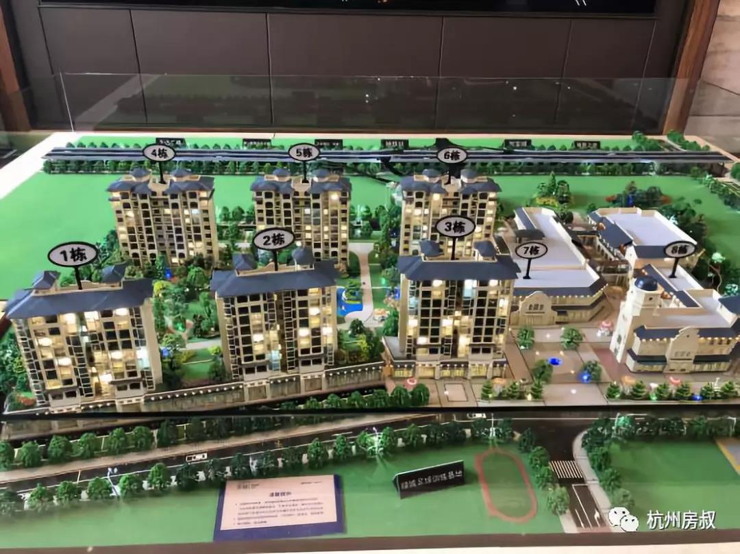 菲林山海伦堡3公里，差价5000+，你说你选哪个｜选房指南No.48