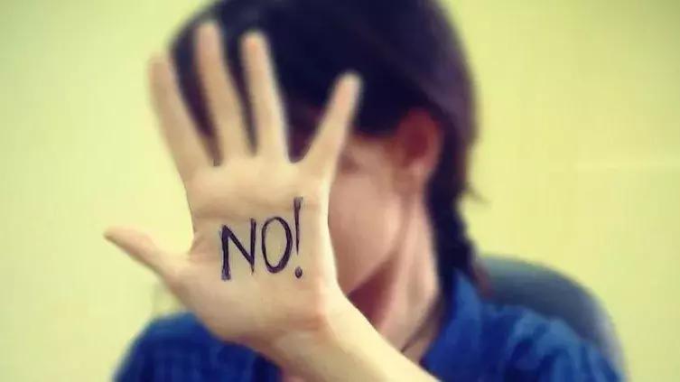 怎么教孩子拒绝异性不舒服的身体接触?