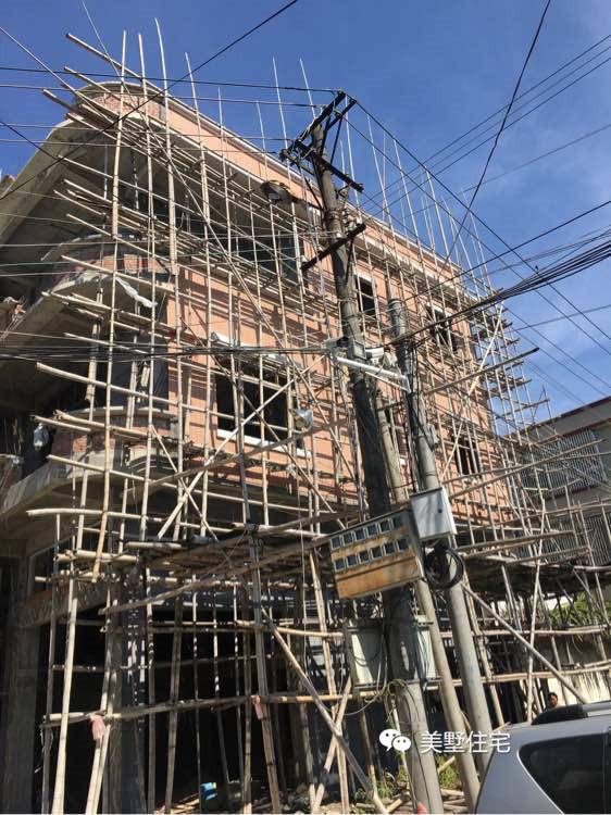 农村三层自建房旧房改造全过程,农村旧房翻修屋顶造别墅