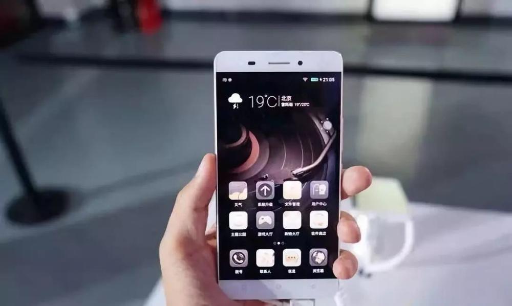 “赌徒”金立的溃败之路