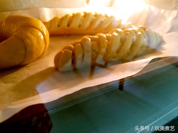 入口苦涩而后回甘,入口香甜唇齿留香