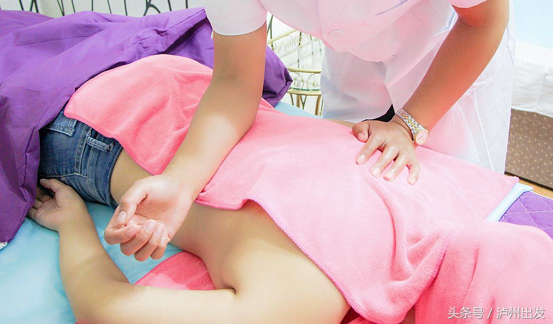 足浴师肩颈疏通经络按摩手法,足浴正骨颈椎按摩