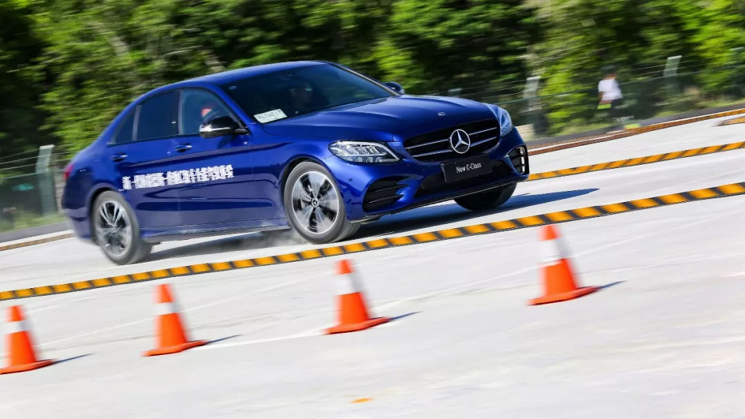 奔驰c26048v轻混亏电,老款2.0t哪个值得买