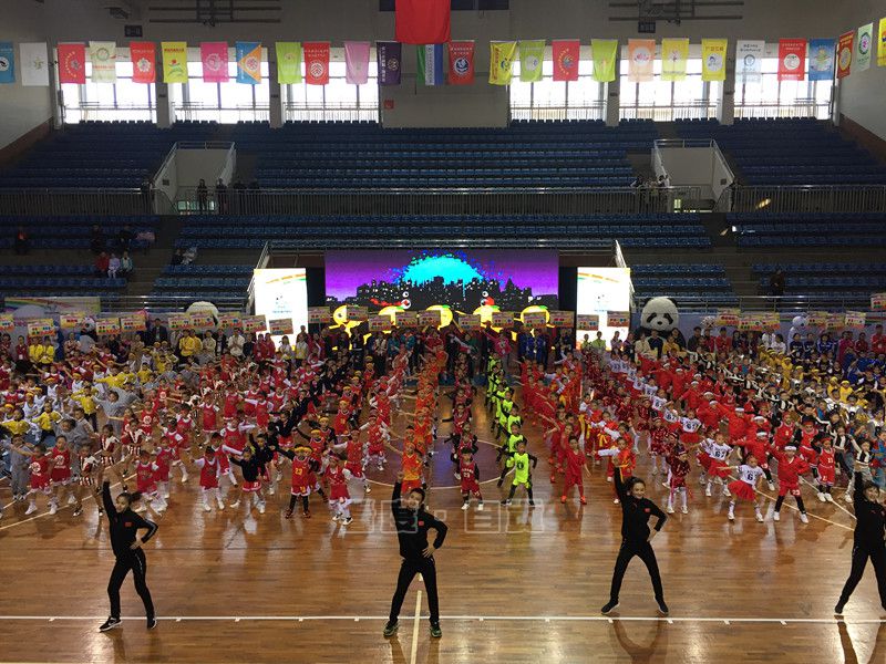 首届幼儿体育运动哨音在自贡吹响全省1890个“小精灵”赴会