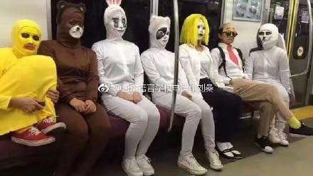 「南方资讯」日本东京万圣节上演‘百鬼夜行’，5名绅士失手被捕