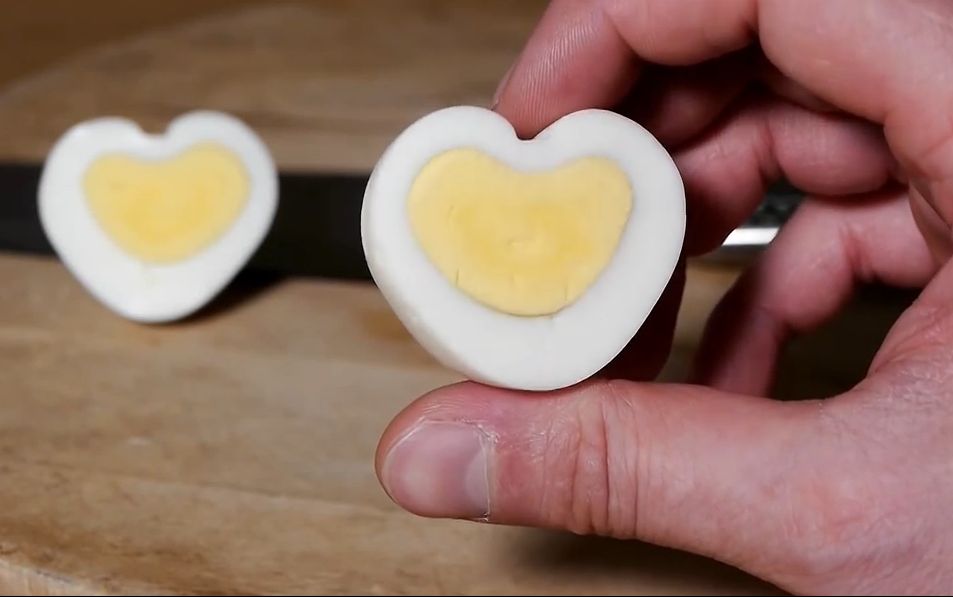 鸡蛋不好剥怎么解决,水煮鸡蛋容易粘壳是什么原因