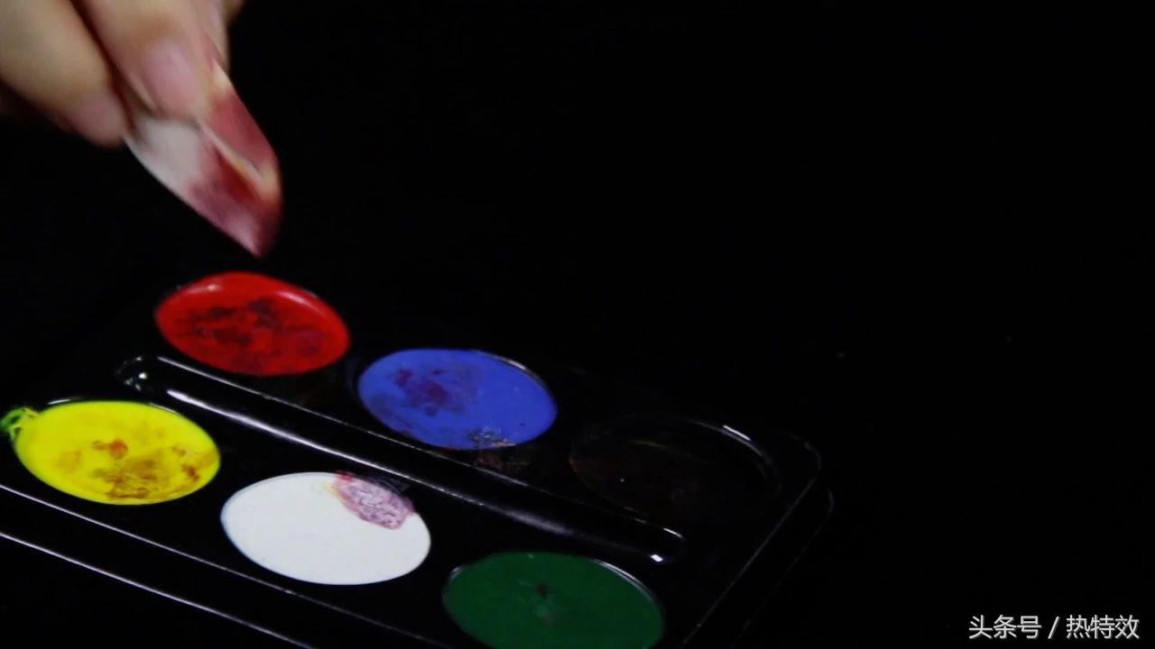 眼睛周围淤青如何化妆遮盖,眼睛淤青化妆教程