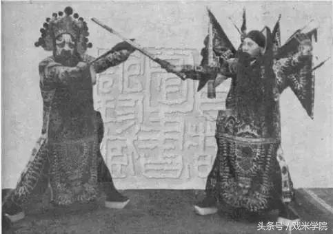 京剧怎么练吊嗓,京剧开嗓最快的练声方法