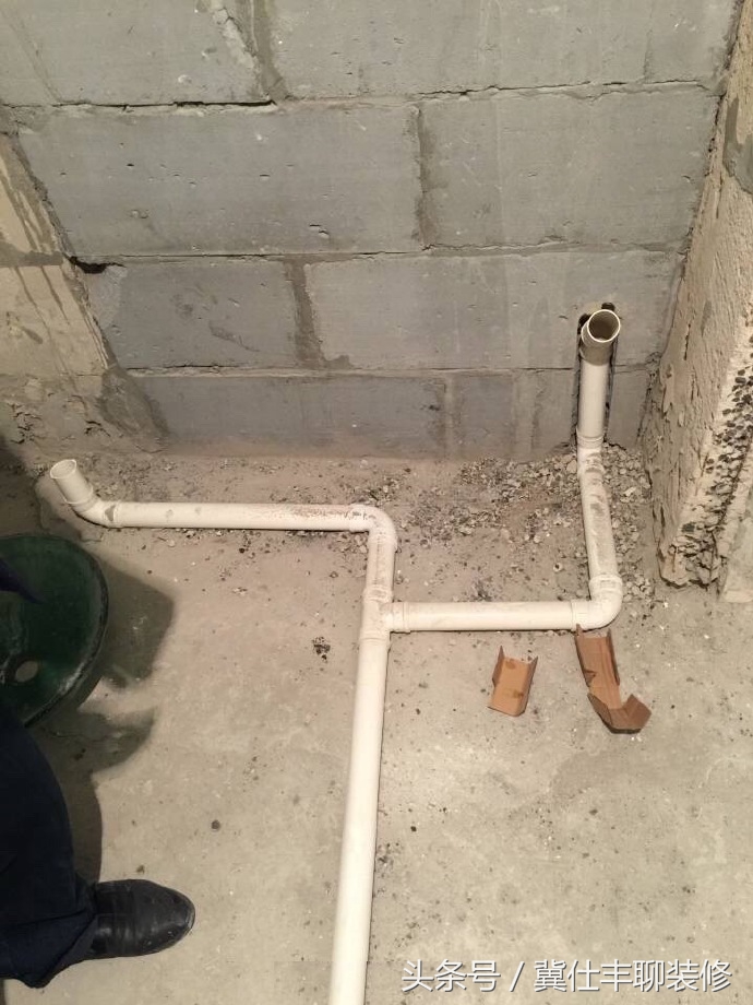 一洗衣服就反水怎么办,洗衣机地漏排水返水怎么解决