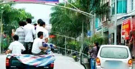 美女云南西双版纳傣族泼水节歌舞,2010西双版纳傣族万人泼水节