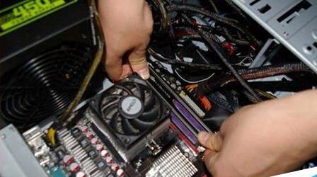 电脑开机了但是显示器黑屏,电脑有声音但是黑屏怎么办