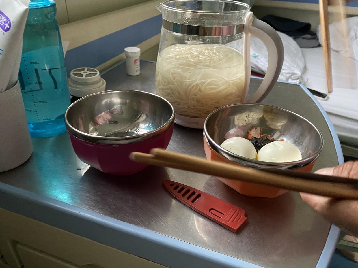 白血病化疗后体温一直在37.6左右,白血病刚化疗一次医院就喊出院