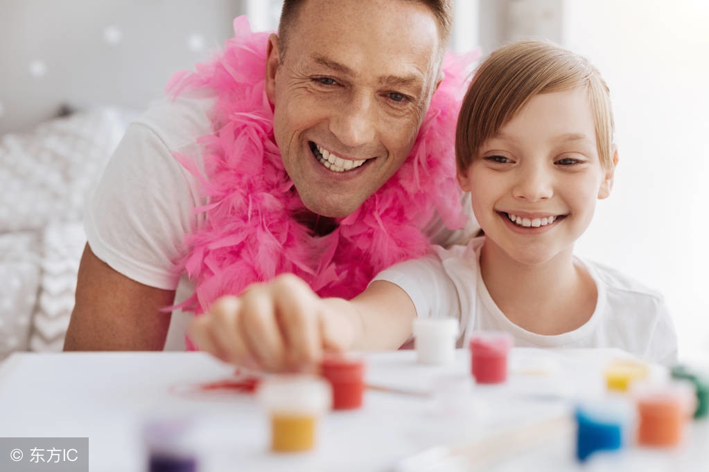 孩子孤僻内向不爱说话怎么办,孩子内向孤僻不合群