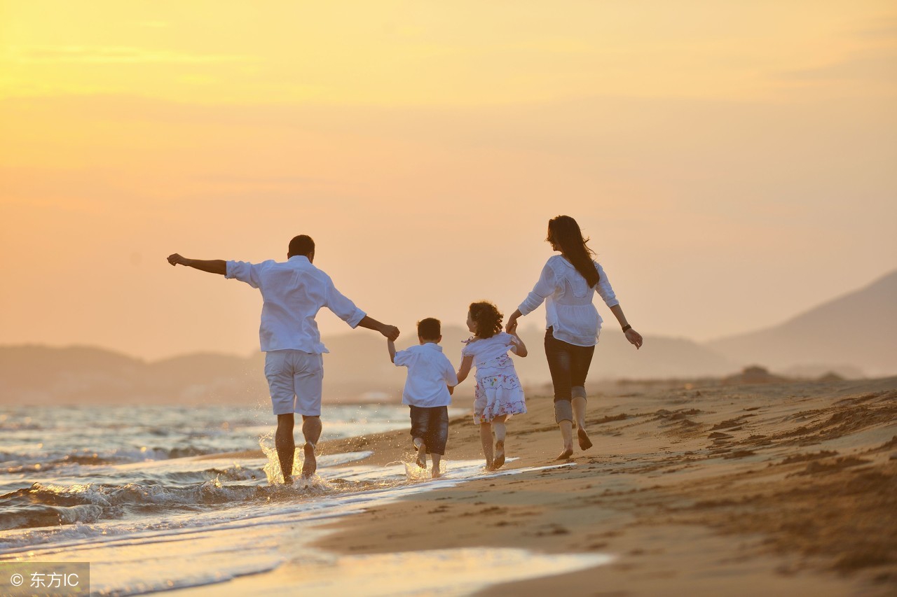 男人很爱他老婆但还爱着情人,和情人在一起随时牵挂着老婆