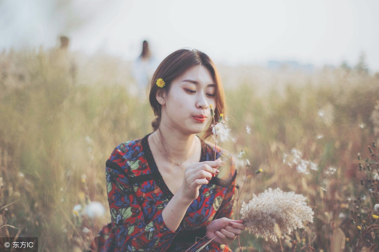 怀疑男友劈腿要不要找他对峙,怀疑男友出轨了他却笑着解释