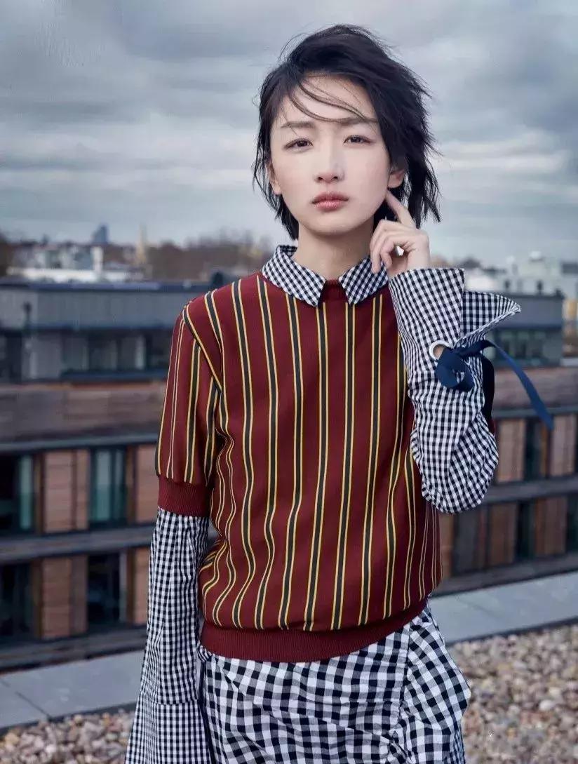 毛衣衬衫高雅上档次,毛衣搭衬衫怎么穿