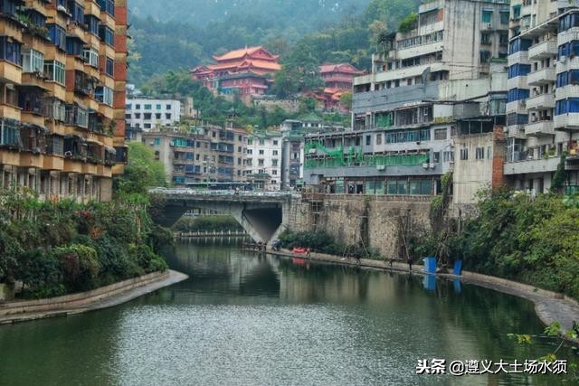 在冬天里看遵义湘江河上的秋色