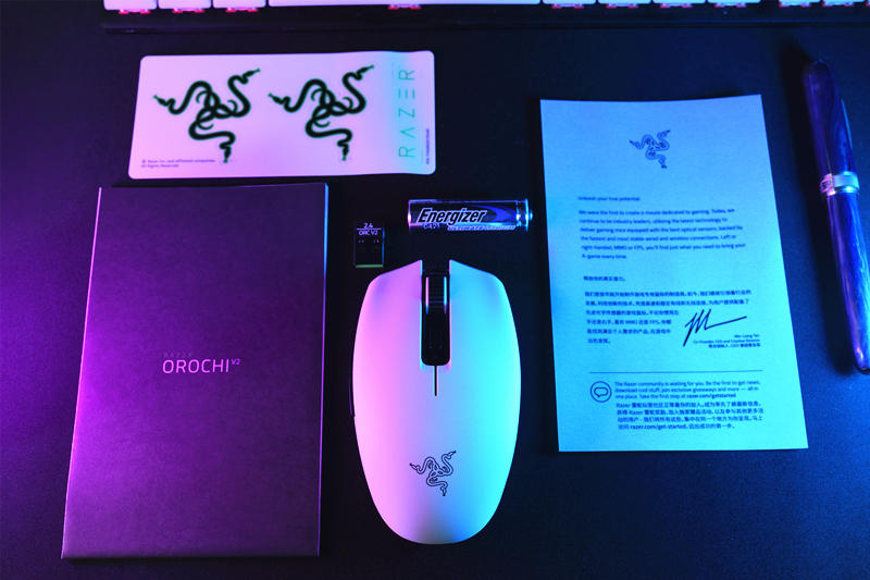 颜值高、还能打、抓着还舒服-雷蛇八岐大蛇V2游戏鼠标